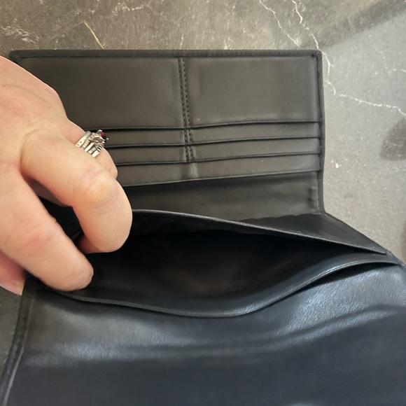 Black coach wallet, like new condition.  Please view all photos carefully. - Picture 4 of 8